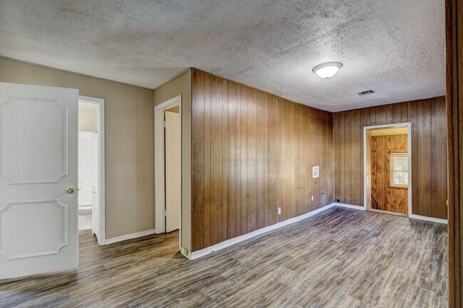 Building Photo - 3 Bed 2 Bath close to OU Med Center