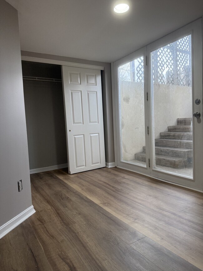 Building Photo - 9515 Railroad Ave