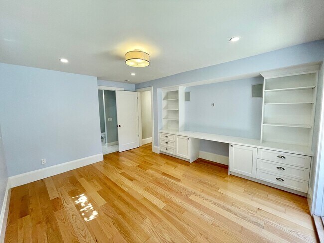 Building Photo - Westwood Park - Stunning 3BR+ / 2 BA Home w/Fabulous Back Yard! - PROGRESSIVE
