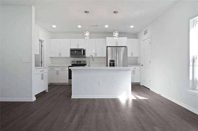 Building Photo - 1311 Hillsborough Ln