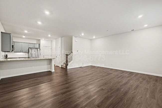 Building Photo - 8009 Whitegrove Rd