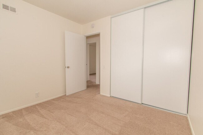 Building Photo - Spacious Two-Story 4 Bedroom/2.5 Bath Cardiff Cul-De-Sac Home Close to the Coast!