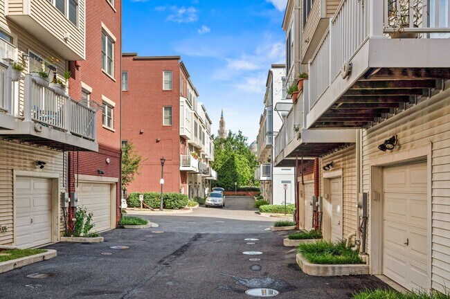 Building Photo - 3 bedroom 2.5 bathroom TownHome // Brookland//Garage Parking & Rooftop Deck