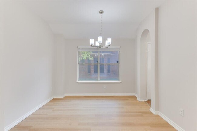 Building Photo - 927 Picadilly Dr