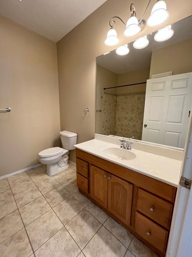 Building Photo - 2 Bedroom Townhome In Lennox, SD!!