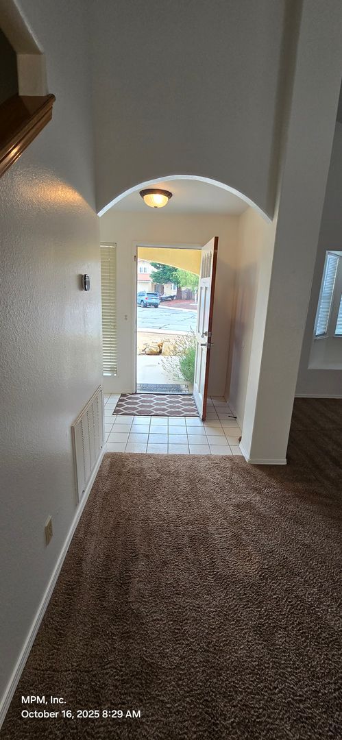 Building Photo - 3-bedroom 2.5 bath home