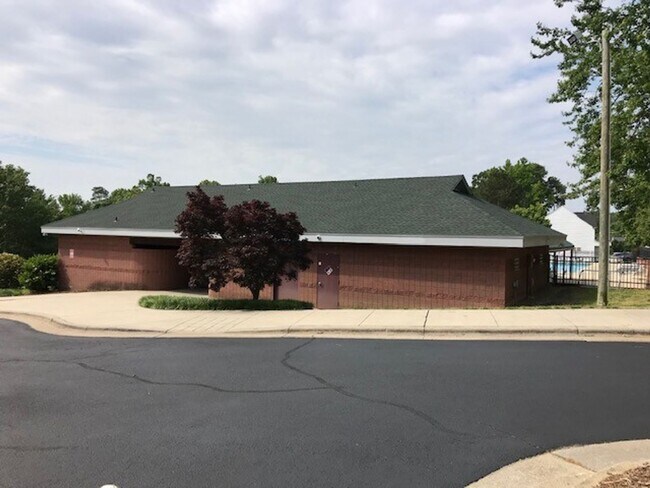 Building Photo - 2027 Turtle Point Dr