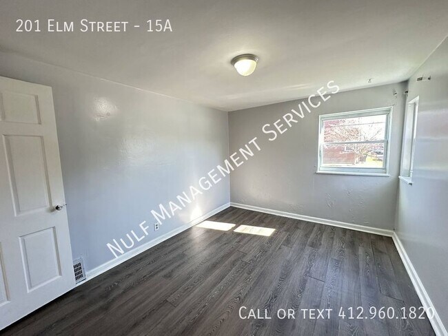 Building Photo - 201 Elm St