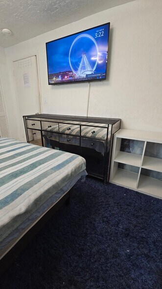 Building Photo - 1085 NW 24th St