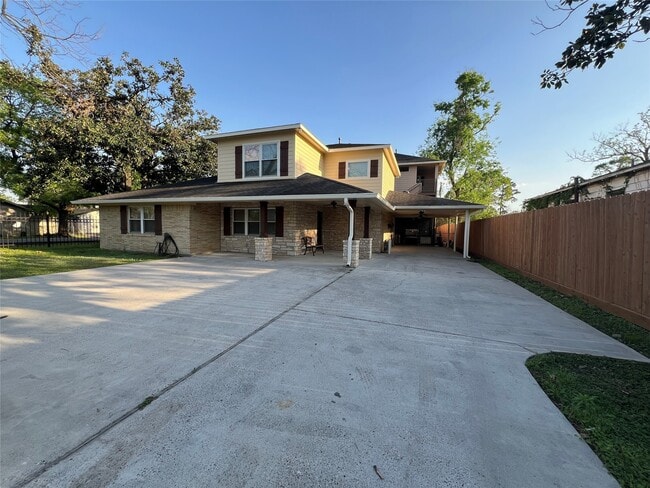 Building Photo - 1014 Roxella St