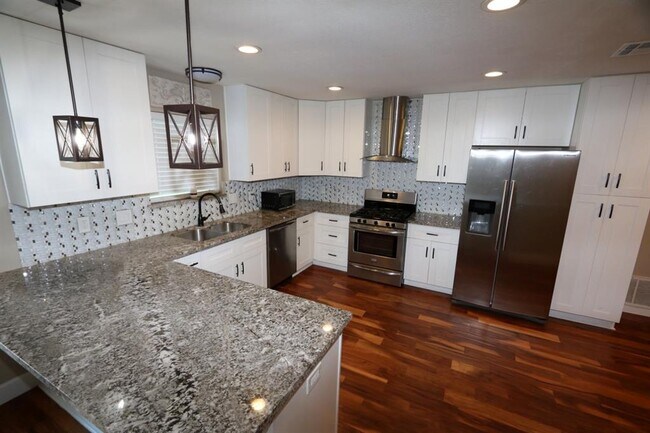Building Photo - 2427 Droxford Dr
