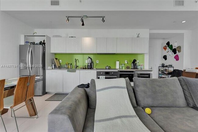 Building Photo - 501 NE 31st St