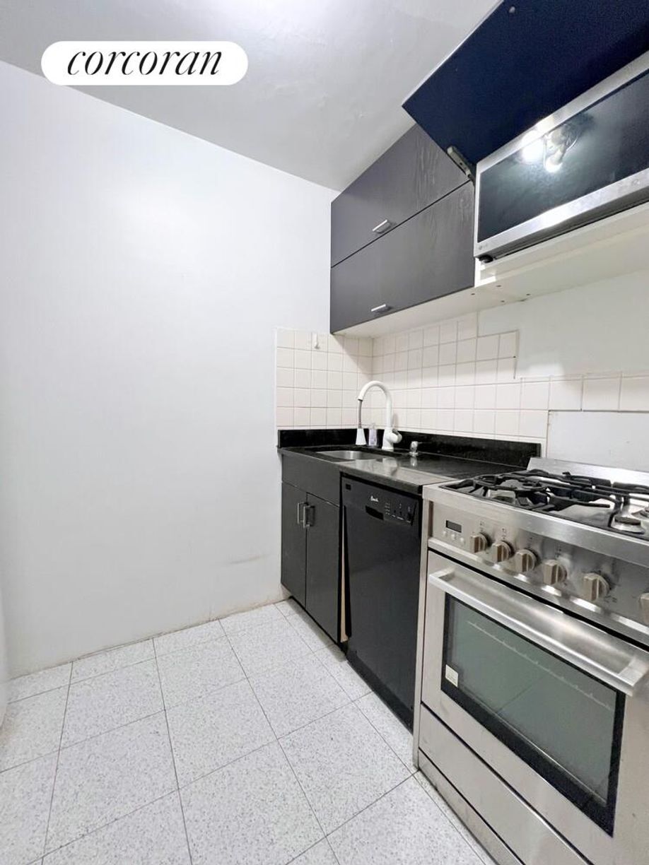 Building Photo - 211 E 53rd St