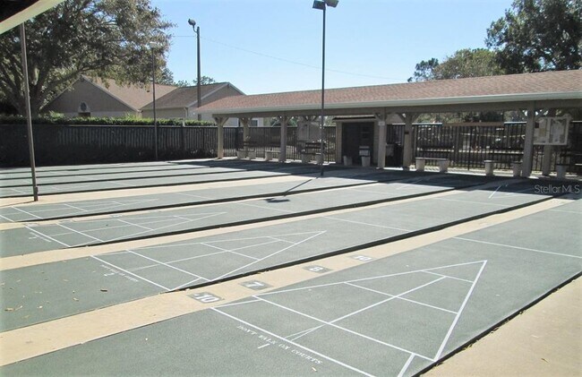 Building Photo - 2225 Lark Cir W