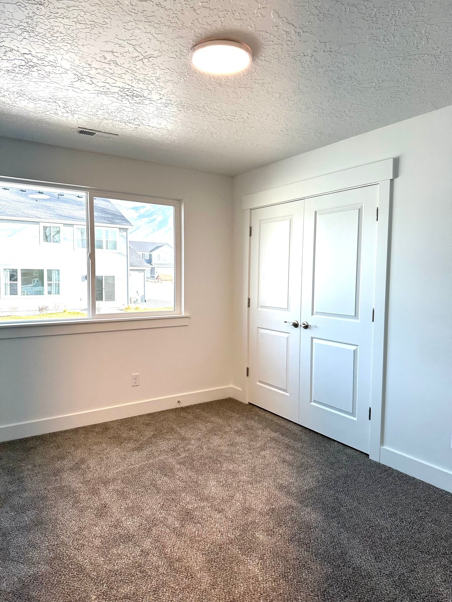 Building Photo - 718 N 160 E