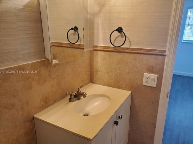 Building Photo - 1300 Moffett St