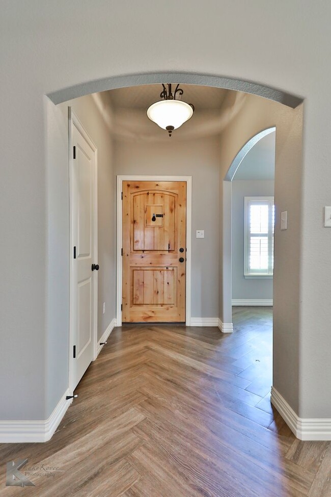 Building Photo - 3/2/2 in Butterfield Meadows!
