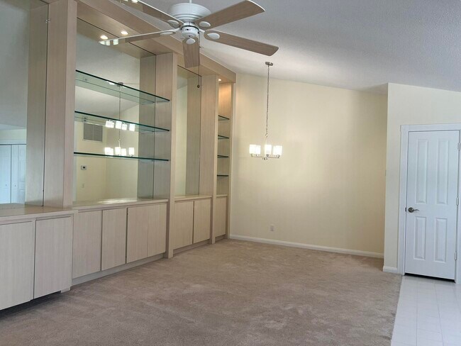 Building Photo - 6002 Red Oak Ct