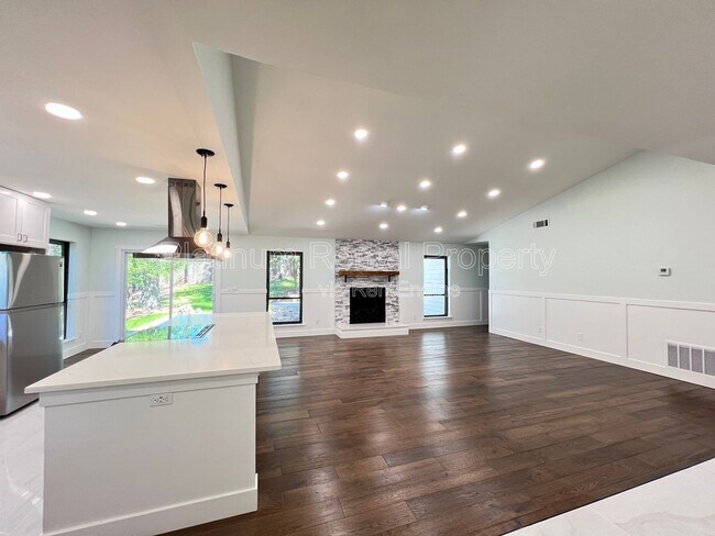 Building Photo - 1331 Buttercup Ct
