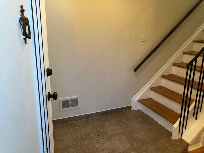 Building Photo - 8315 Karam Blvd