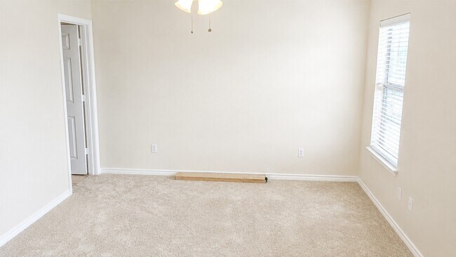 Building Photo - 114 Sendero Dr