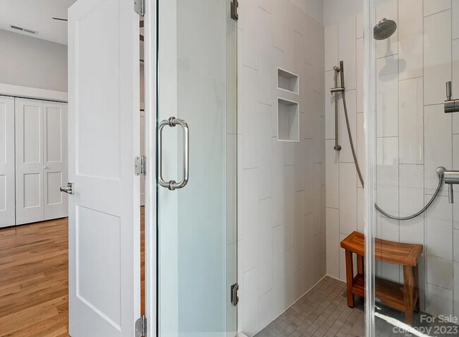 Building Photo - Lovely Asheville Rental!