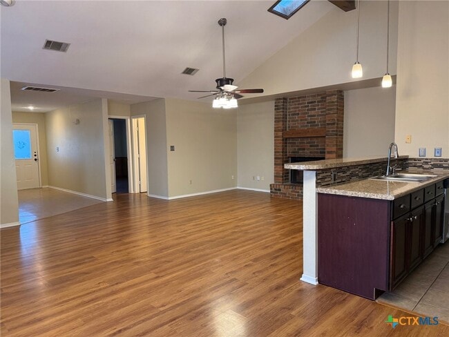 Building Photo - 758 Briarbend Dr