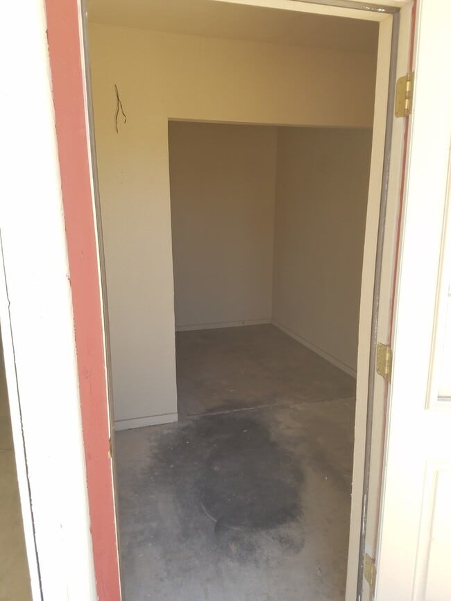Building Photo - Charming 3 Bed, 2 Bath