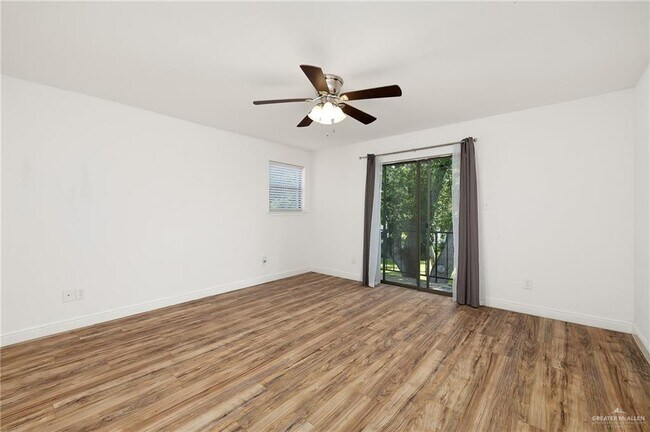 Building Photo - 113 W Tearose Ave