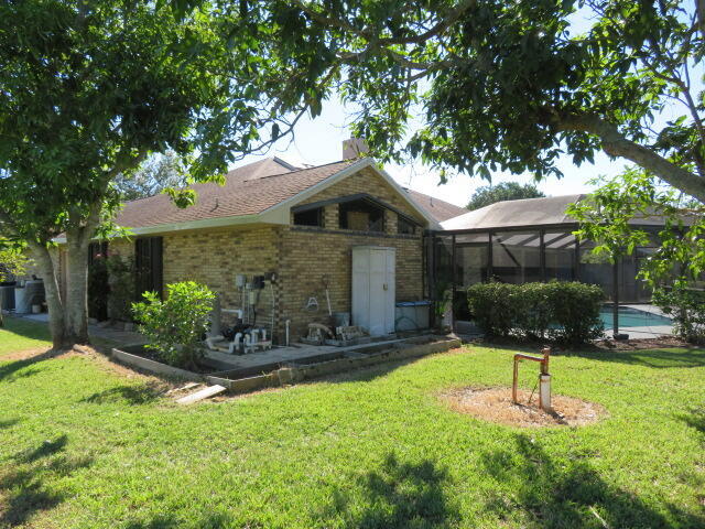 Building Photo - 409 SW Whitmore Dr
