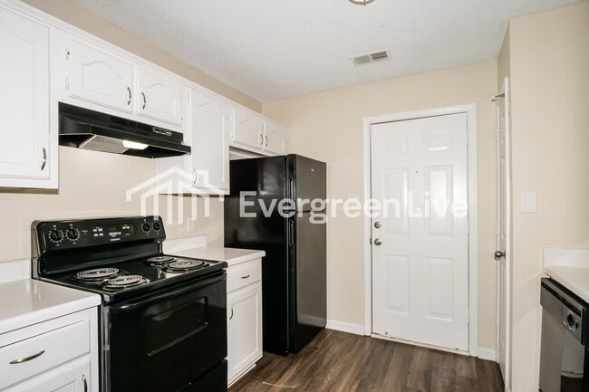 Building Photo - 6000 Wagon Hill Rd E