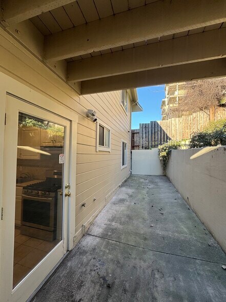 Building Photo - 2606 Harrison St