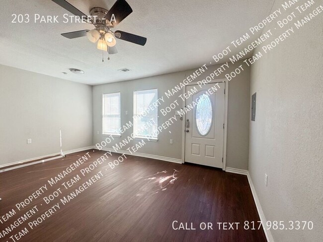 Building Photo - 203 Park St