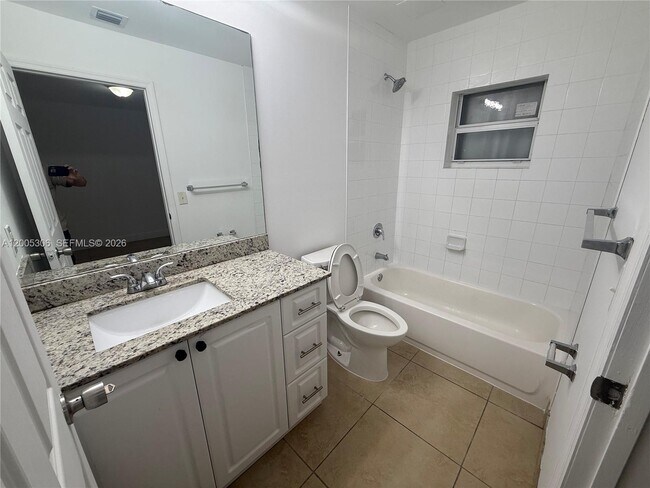 Building Photo - 1565 NW 47th St