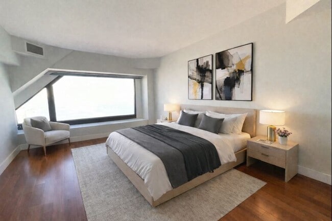 Building Photo - 175 E Delaware Pl