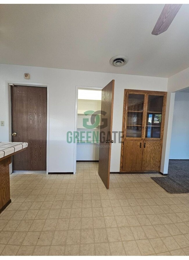 Building Photo - Beautiful 3 BEDROOM 2 BATH HOME IN MODESTO...