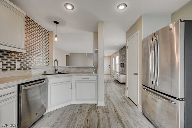 Building Photo - 11092 Verismo St