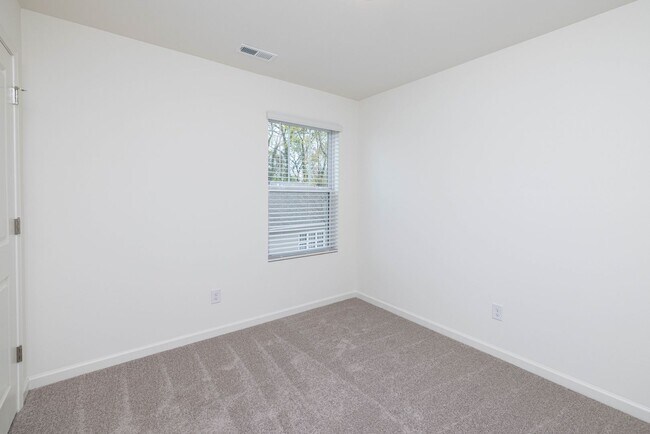Building Photo - 465 Kinnerton Pl