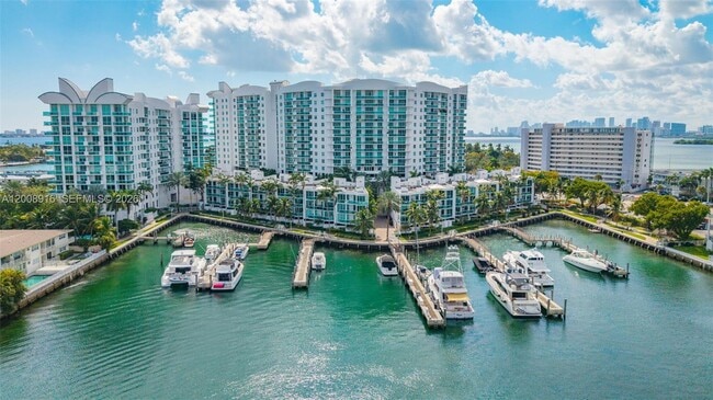 Building Photo - 7910 Harbor Island Dr