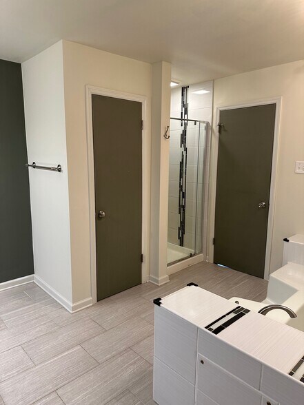 Bathroom 1 - 50 Blue Jay Dr