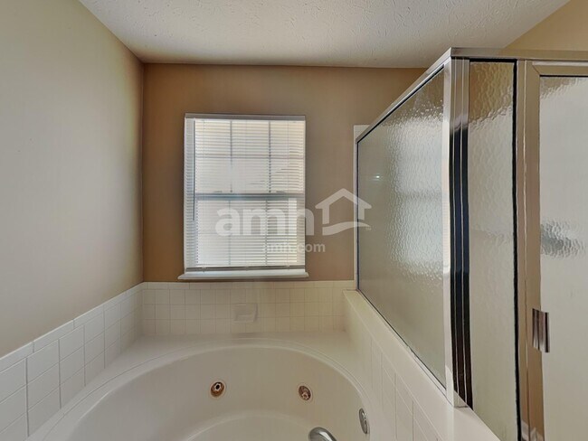 Building Photo - 1777 Woodstock Dr