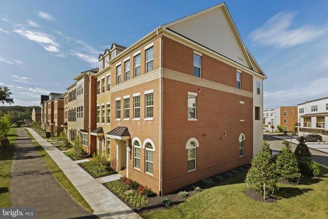 Primary Photo - 3704 McLean Ave