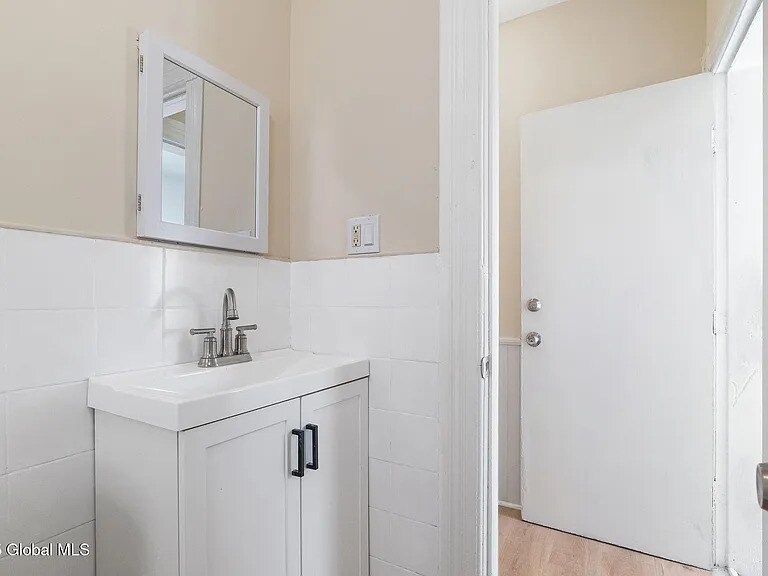 Building Photo - 1237 4th Ave