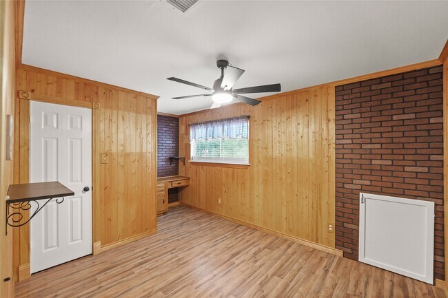 Building Photo - 3711 Fernview Dr