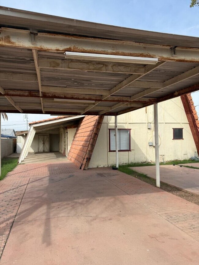 Primary Photo - E Agua Fria Ln