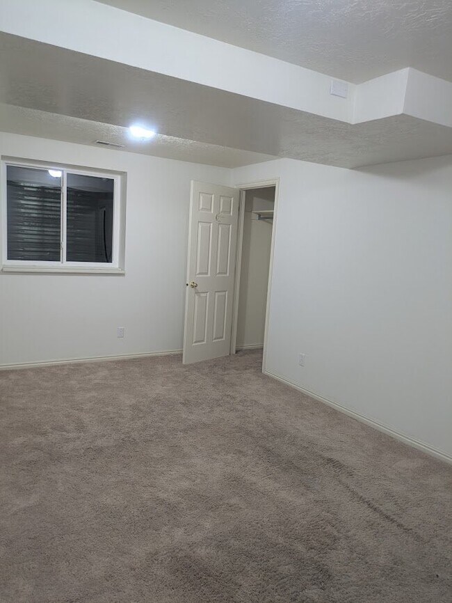 Building Photo - 564 S Goosenest Dr