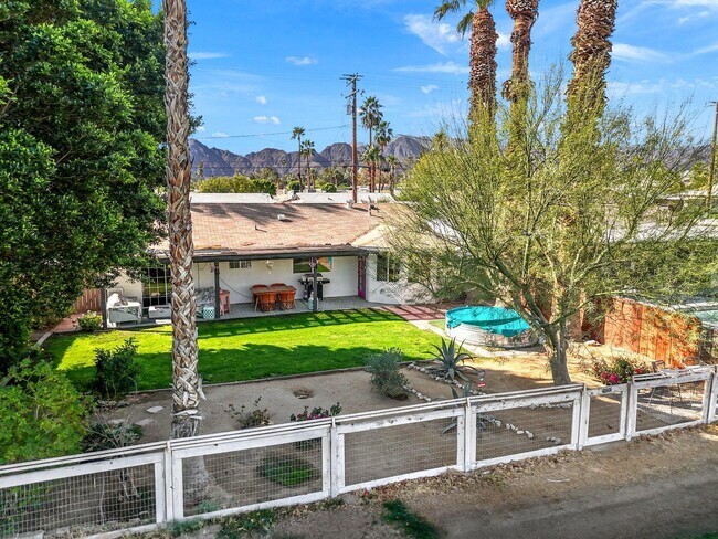 Building Photo - 77590 California Dr