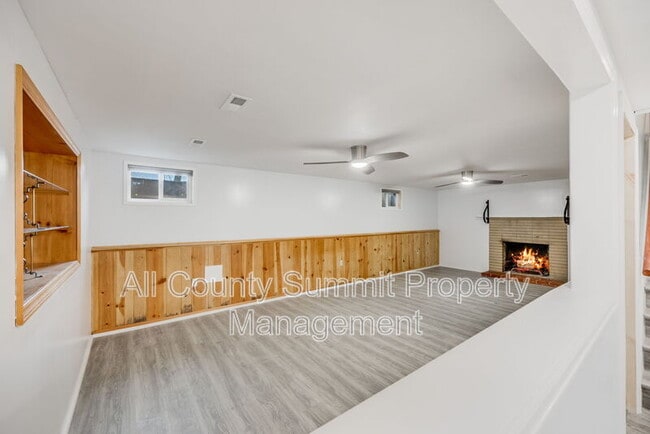 Building Photo - 2299 Zinnia Way