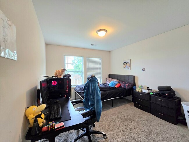 Building Photo - 2160 Alden Dr