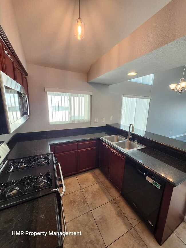 Building Photo - AVAILABLE NOW! Ontario Apt. in a gated community